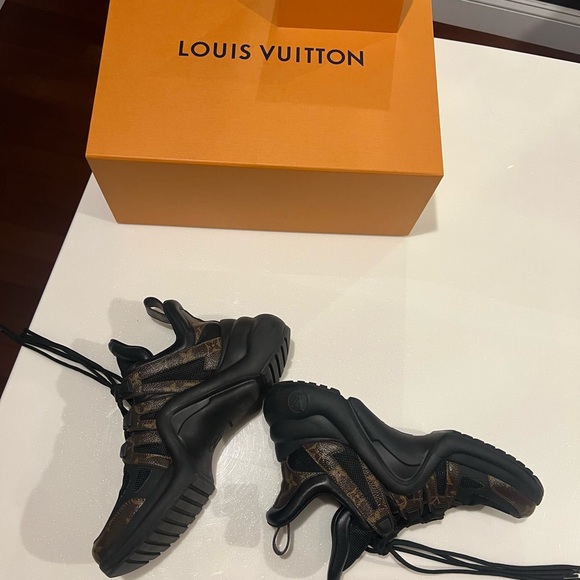 LOUIS VUITTON LV Archlight Sneaker
Monogram Black - Size 9 (39.0) - Picture 10 of 10